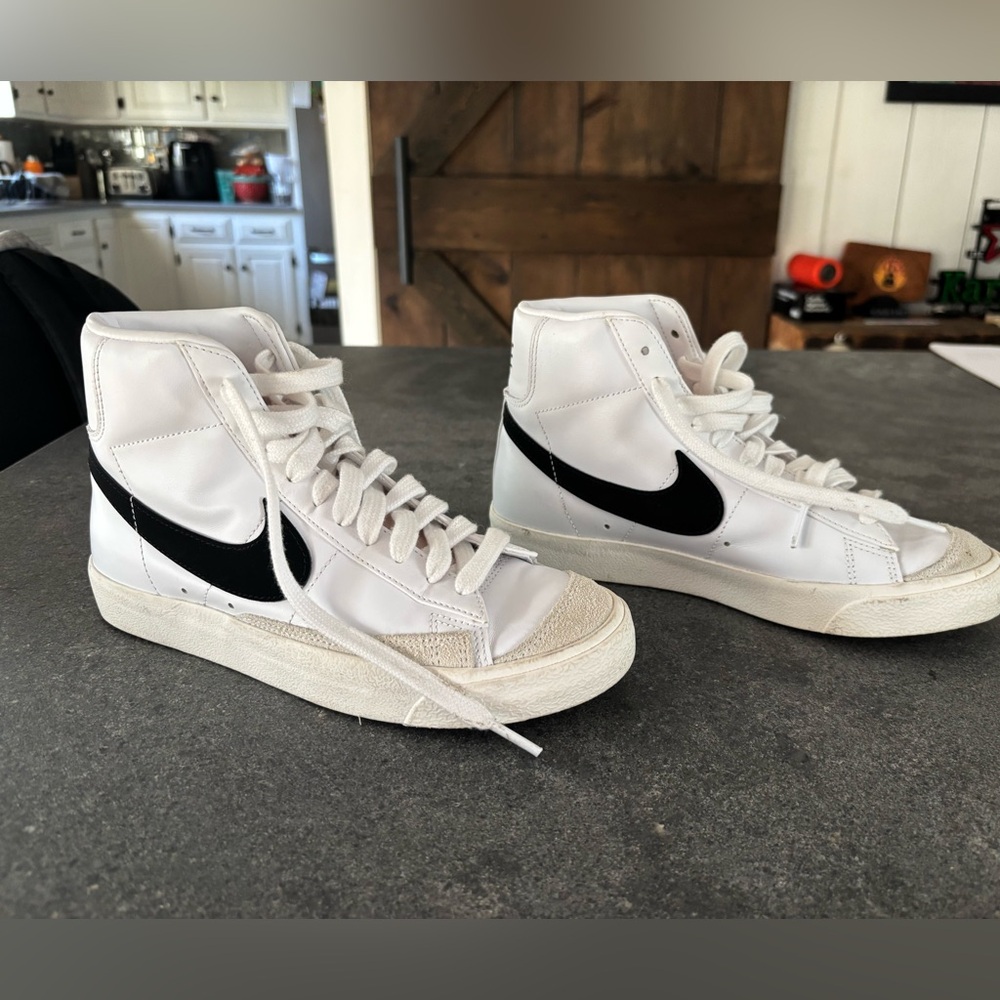 Nike Blazer Hi Top Women’s Sneakers